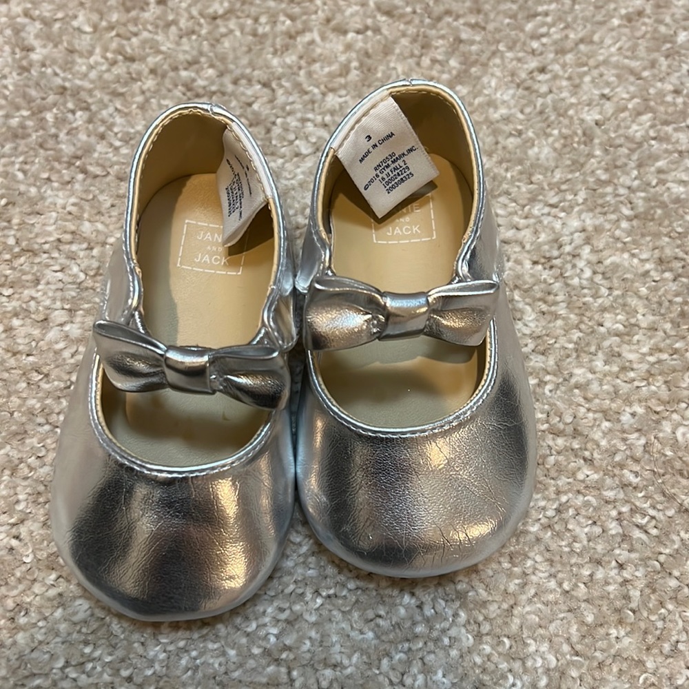 Janie and Jack silver shoes size 3